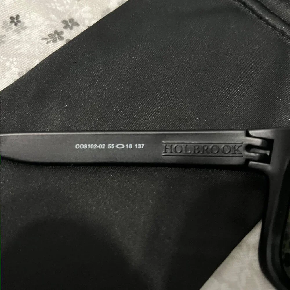 Oakley Men's Black and Blue Sunglasses - Picture 9 of 12